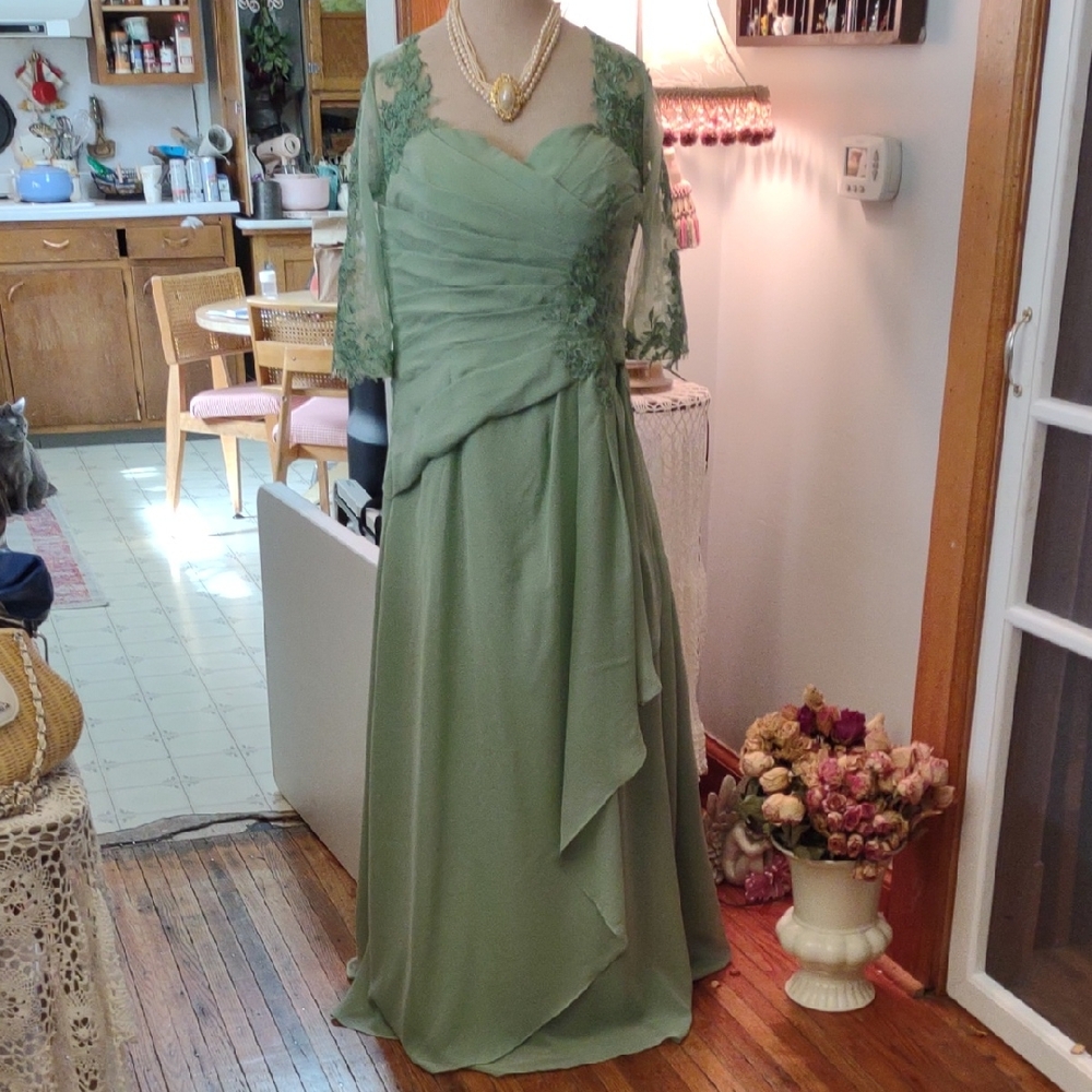 Elegant Green Evening Gown